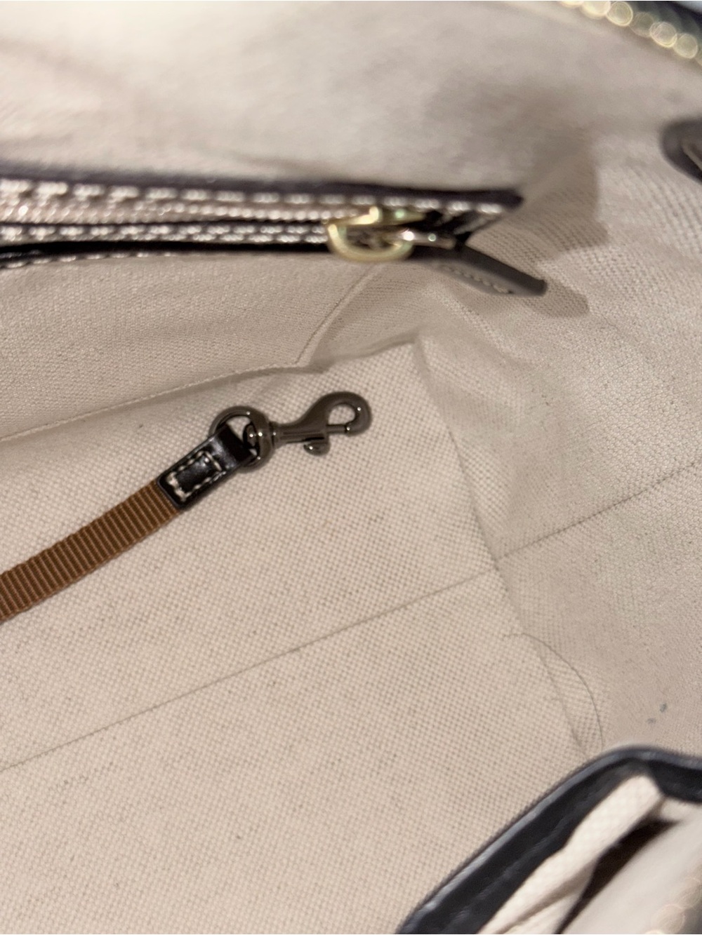 Dooney & Bourke Selleria Florentine Domed Satchel in black leather. - Picture 7 of 14